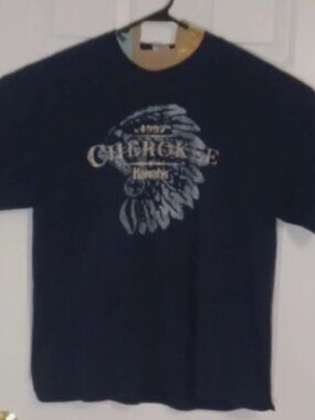 VTG Cherokee Harrah’s T Shirt Sz 2XL Graphic Feather Headdress 1997 Short Sleeve